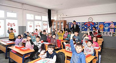 Altınordu'da 5 bin birinci sınıf öğrencisine kırtasiye seti hediye edildi