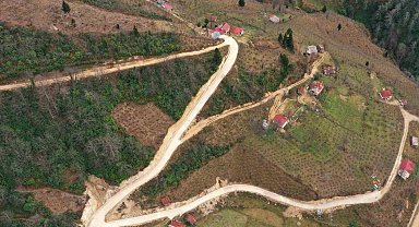Altınordu'nun kırsal mahallelerinde beton ve asfalt yol çalışmaları sürüyor