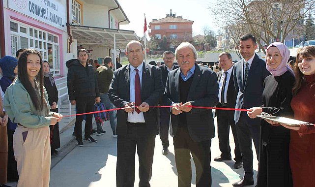 Anaokulu öğrencilerin hazırladığı açık hava sergisi
