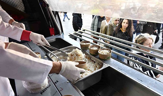 Ankara Büyükşehir Belediyesinden Ramazan kumanyası ve sıcak yemek ikramı
