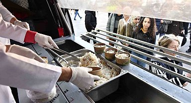 Ankara Büyükşehir Belediyesinden Ramazan kumanyası ve sıcak yemek ikramı