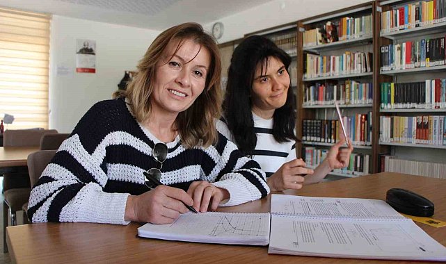 Anne-kız üniversitede