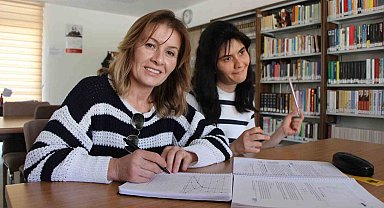 Anne-kız üniversitede