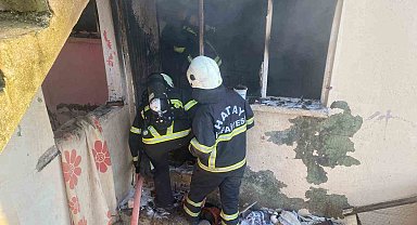 Antakya'da meydana gelen ev yangınına itfaiye ekipleri müdahale etti