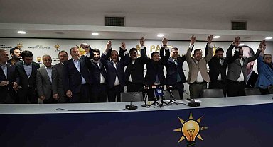 Antalya'da AK Parti'ye katılan 7 bin 841 üyeye rozetleri takıldı