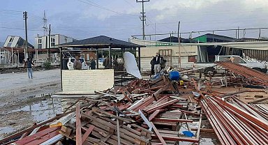 Antalya'da hortum böyle geldi, tarım alanları zarar gördü