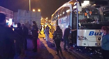 Antalya'da otobüs ve hafriyat kamyonu çarpıştı: 4 yaralı
