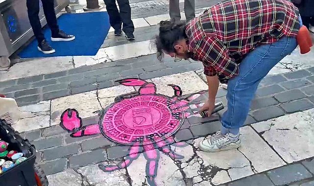 Antalya'nın rögar kapaklarına sanatsal dokunuş