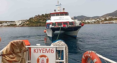 Arızalanan yolcu teknesini KIYEM ekipleri kurtardı