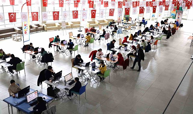 Artvin'de öğrenciler Deneyap Teknoloji Atölyeleri e-sınavlarında ter döktü