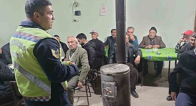 Aslanapa'da jandarmadan vatandaşlara trafik eğitimi