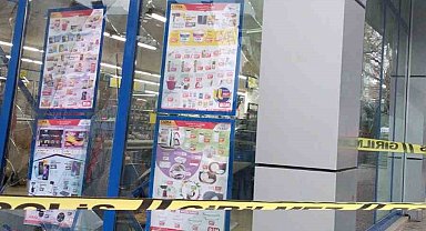 Ataşehir'de kontrolden çıkan araç markete girdi: 1 yaralı