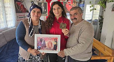 Avrupa şampiyonu olan milli güreşçi Nesrin Baş'a Tokat'ta coşkulu karşılama