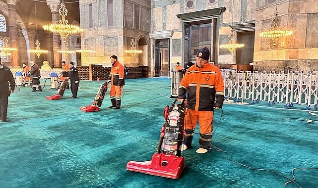 Ayasofya-i Kebir Cami-i Şerifi'nde Ramazan temizliği