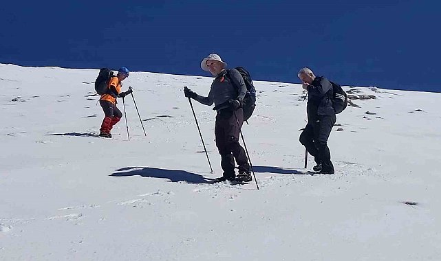 Aydınlı dağcılar, Ege'nin en yüksek zirvesine tırmandı
