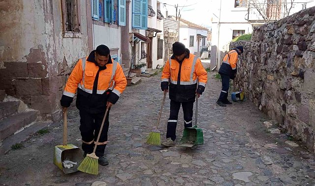 Ayvalık Belediyesi emekçilerinden bahar temizliği