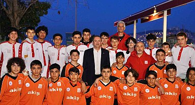 Ayvalıklı "Dev adamlar" zaferi Başkan Ergin ile kutladı