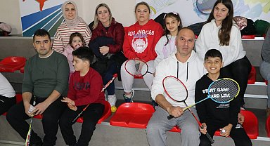 Badmintonda aileler yarıştı
