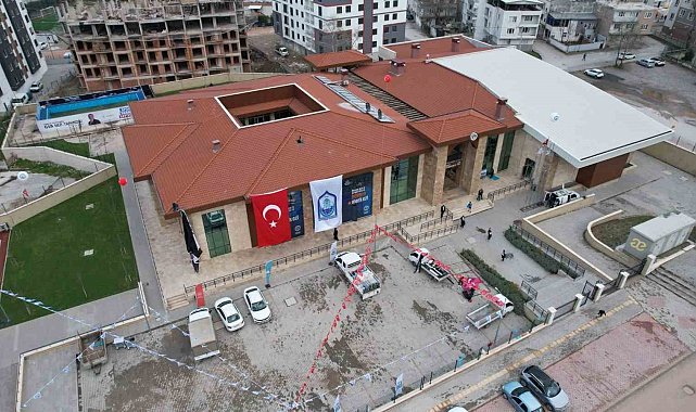Bakan Bak, Bursa'da Yıldırım Gençlik Merkezi'nin açılışına katıldı