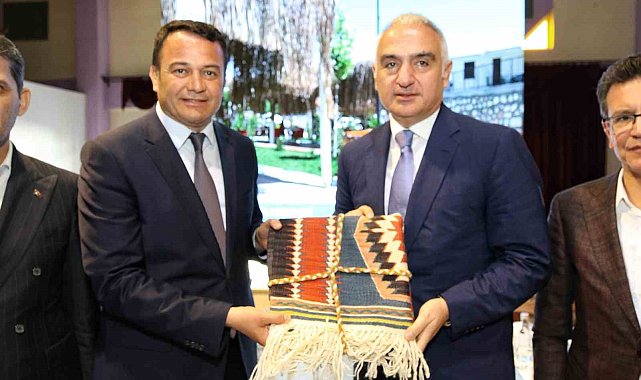 Bakan Ersoy: "Antalya'ya bu yıl 17 milyondan fazla ziyaretçi bekliyoruz"