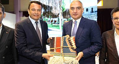 Bakan Ersoy: "Antalya'ya bu yıl 17 milyondan fazla ziyaretçi bekliyoruz"