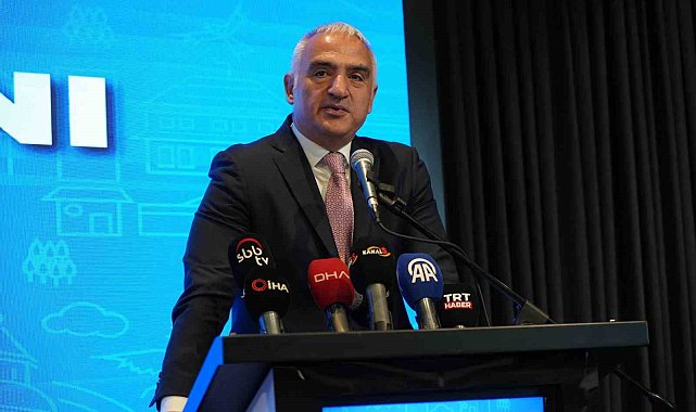 Bakan Ersoy: "Turizm gelirimiz yüzde 17 artışla 54,3 milyar TL oldu"