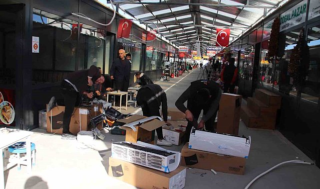Bakan Ersoy'dan 150 depremzede esnafa klima desteği