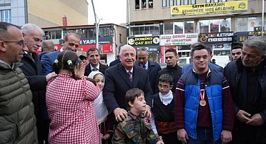 Bakan Güler'i down sendromlu çocuklar karşıladı