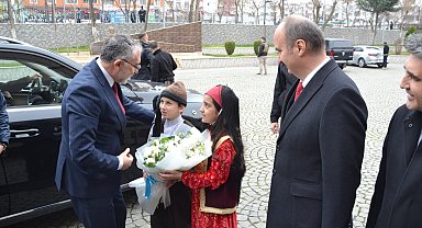 Bakan Işıkhan, Batman Valisi ile görüşerek eski vekil Hamidi'nin taziyesi katıldı