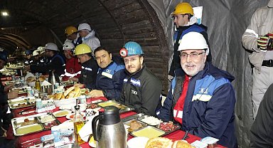 Bakan Işıkhan, Kütahya'da maden işçileriyle iftar yaptı