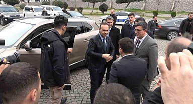Bakan Kacır kendi kullandığı Togg ile valiliği ziyaret etti