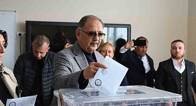 Bakan Özhaseki: "İnsanların siyasi tercihi başımızın üstünde"
