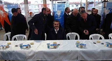 Bakan Tekin, Burdur'da vatandaşlarla iftarda bir araya geldi
