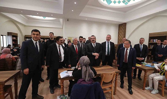 Bakan Tekin'den Şahinbey Millet Cami'ne tam not