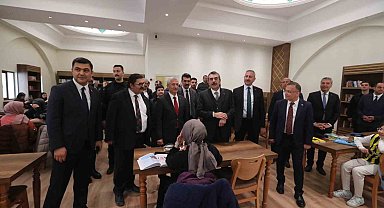 Bakan Tekin'den Şahinbey Millet Cami'ne tam not