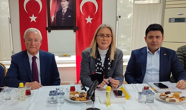 Bakan Yardımcısı Boyraz, İzmir'de taksicilerle bir araya geldi