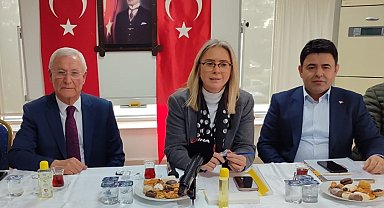 Bakan Yardımcısı Boyraz, İzmir'de taksicilerle bir araya geldi