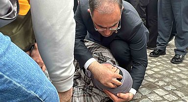 Bakan Yumaklı ile görüşürken bayılan kadına ilk müdahaleyi Milletvekili Arslan yaptı