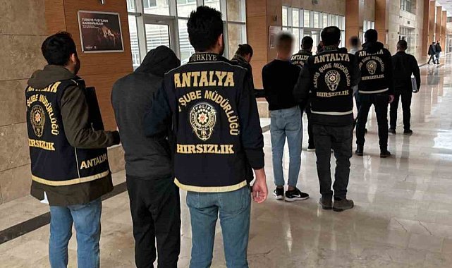 Bakır kabloları keserek çalan şüpheliler yakalandı