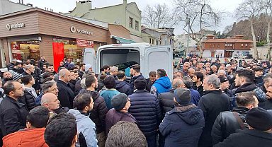 Bakırköy'deki feci kazada hayatını kaybeden 4 kişi gözyaşları arasında son yolculuğuna uğurlandı