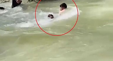 Balık avlamak isterken kendi ağına takılıp suya kapıldı