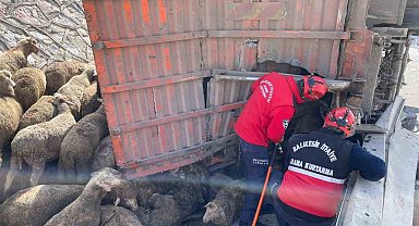 Balıkesir'de tır kazasında 1 kişi hayatını kaybetti