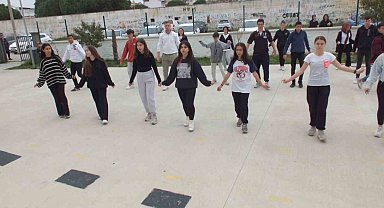 Balıkesirli gençler halk oyunları yarışmasına hazırlanıyorlar
