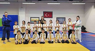 Bandırma'da "Sağlıklı Yaşama Pas Ver" projesi ile genç nesiller sporla buluşuyor