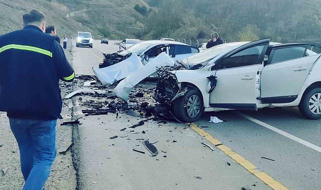 Bartın'da otomobiller kafa kafaya çarpıştı: 1 ölü, 1 yaralı