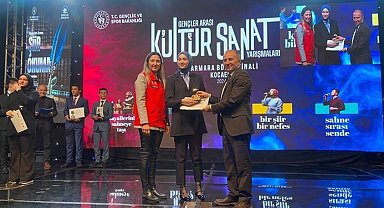 Başarılı genç şiir yarışmasında birinci oldu