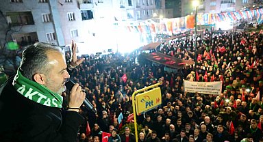 Başkan Aktaş, meşale ve havai fişeklerle karşılandı