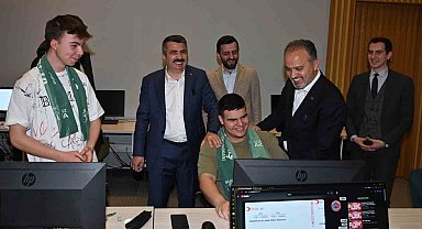 Başkan Aktaş, sahuru gençlerle kütüphanede yaptı