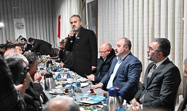 Başkan Aktaş teravih sonrası vatandaşlarla buluştu