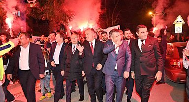 Başkan Aktaş'a gençlerden coşkulu karşılama
